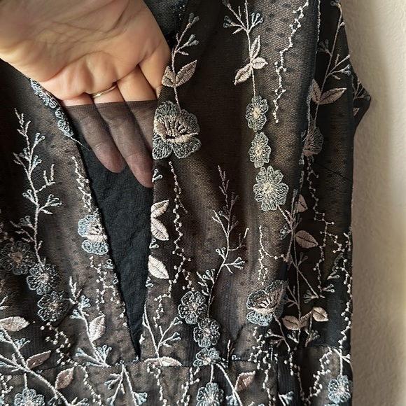 DRESS THE POPULATION Selena Floral Embroidered Plunging Sheer Panel Godet Dress - Picture 9 of 15